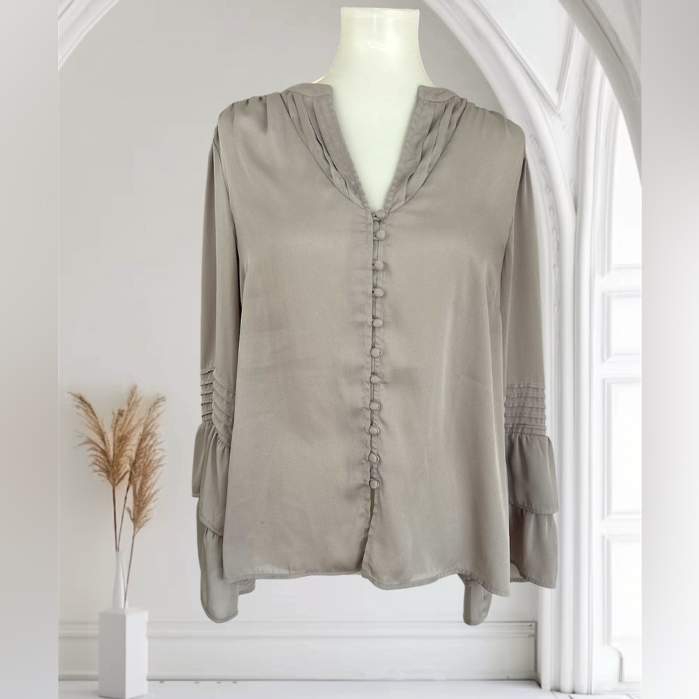 Soft surrounding ruffle sleeve button down blouse - Picture 7 of 7